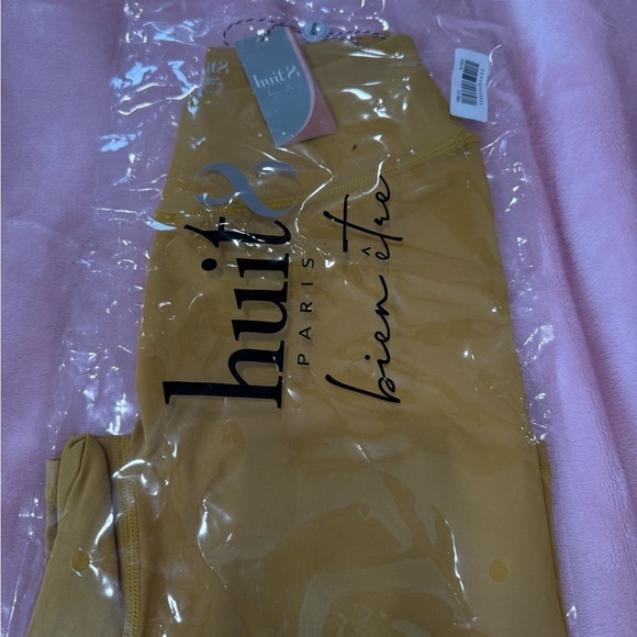 HUIT8 Paris BIEN-ETRE V-CUT SHORTS Sz S
$69.00 $30
Mustard - Picture 9 of 16